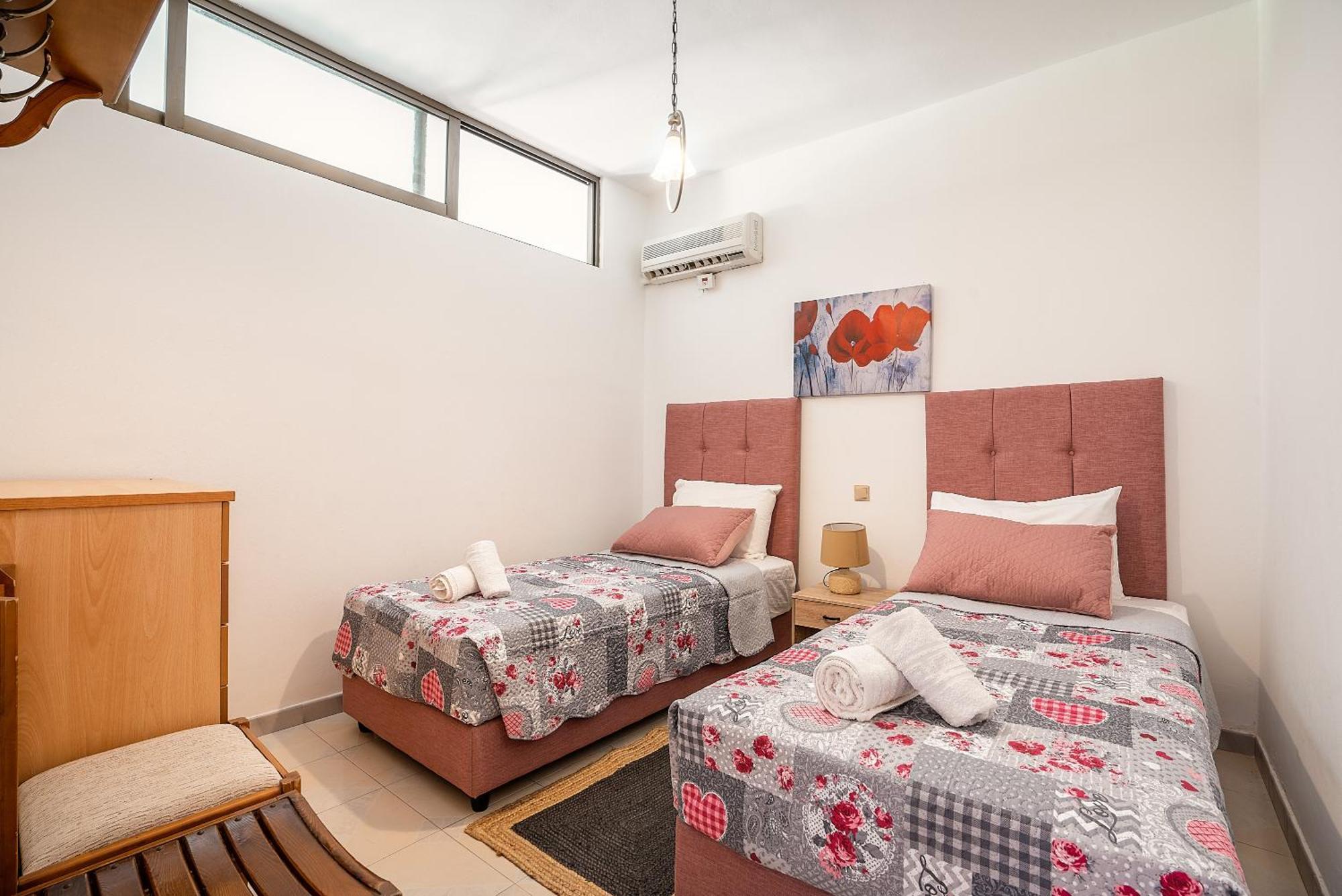 Dorothy's Seaview Charaki